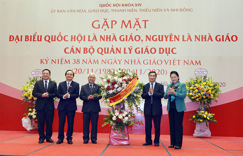 Chủ tịch Quốc hội gặp mặt đại biểu Quốc hội đã, đang công tác trong ngành giáo dục